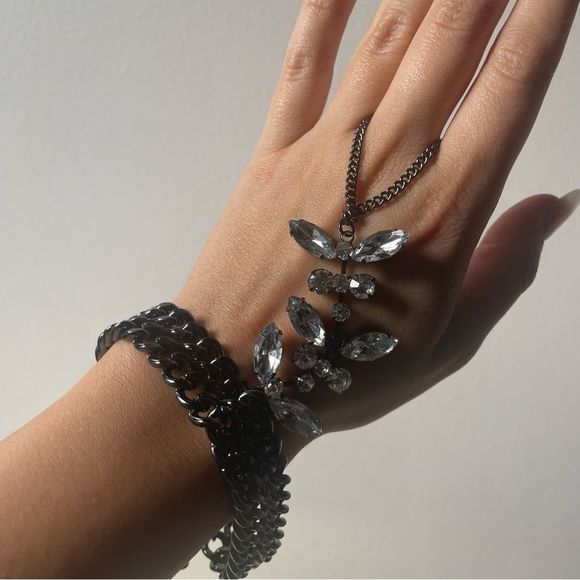 Hybrid ring  bracelet‎ with chain and rhinestones - Picture 1 of 4